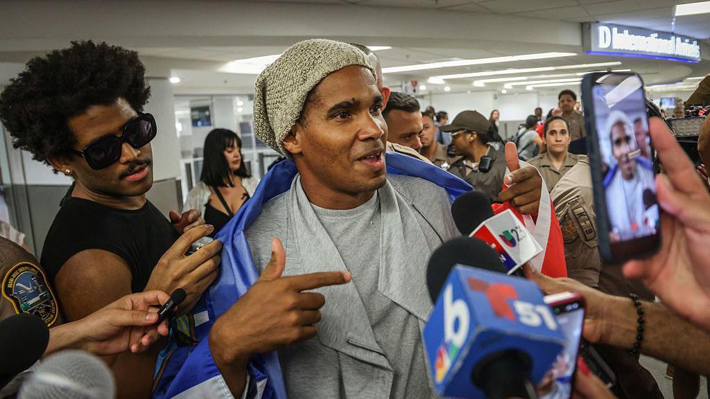 Cuban Dissident Luis Manuel Otero Alcántara Leaves Cuba for the U.S. After Five‑Year Prison