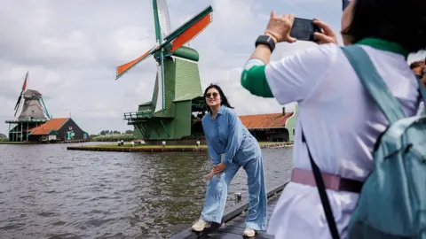 Zaanse Schans Introduces Entry Fee for Tourists Amid Growing Visitor Concerns