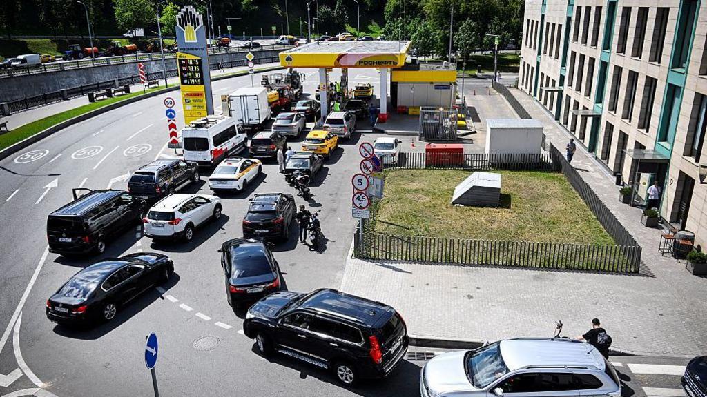 Fuel Crisis in Moscow: How Ukrainian Strikes and War Economics Are Fueling Russia’s Domestic Turmoil