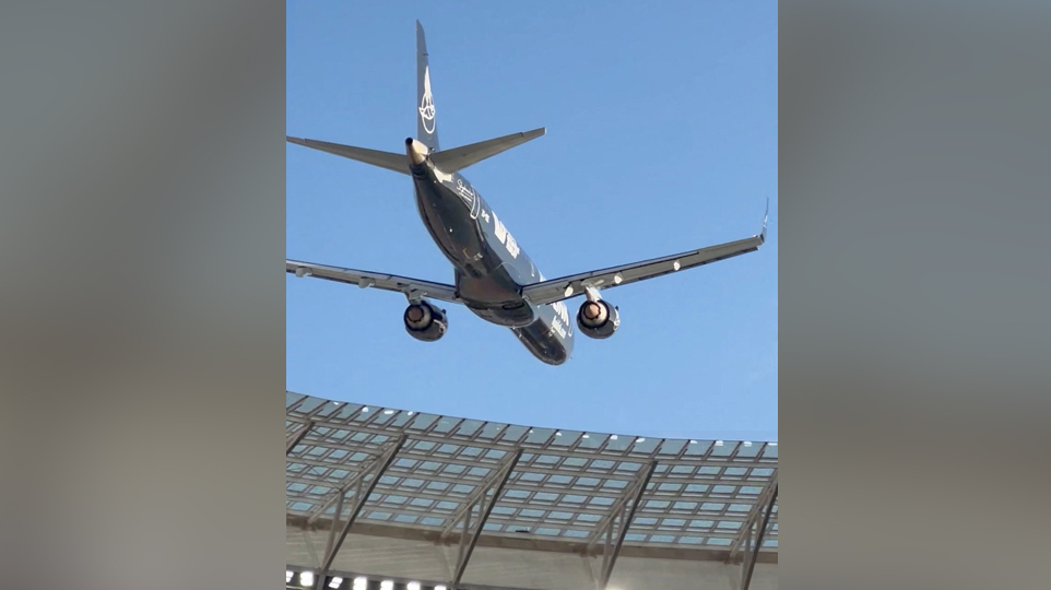 Airlink Defends Low‑Altitude Flyover Over Cape Town Stadium Amid Public Debate