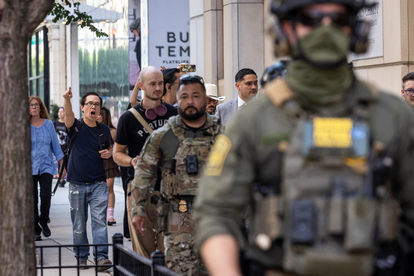 Apple Removes Crowdsourcing App Targeting ICE Amid Pressure from U.S. Authorities