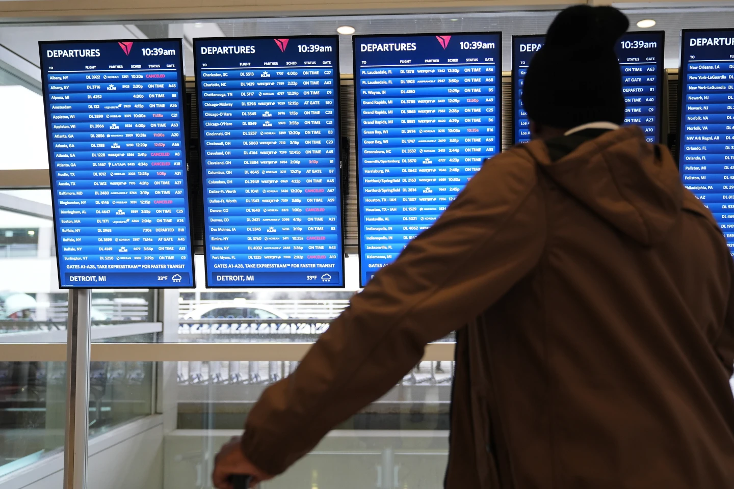 Air Traffic Crisis: U.S. Airports Brace for Thanksgiving Disruptions Amid Federal Shutdown