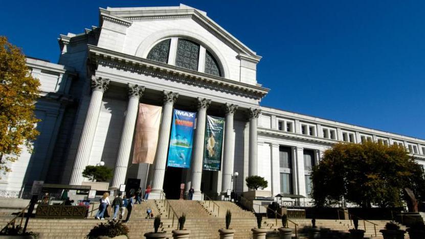 Trump Orders Warnings at Smithsonian’s National Museum of American History