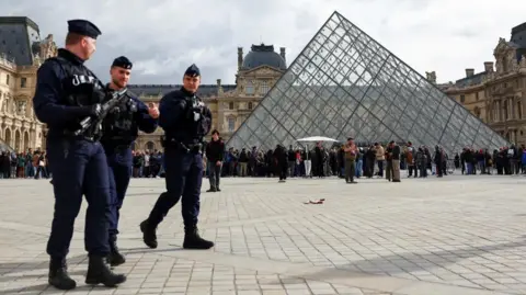 Investigation Intensifies: Four More Arrested in Louvre Jewellery Heist