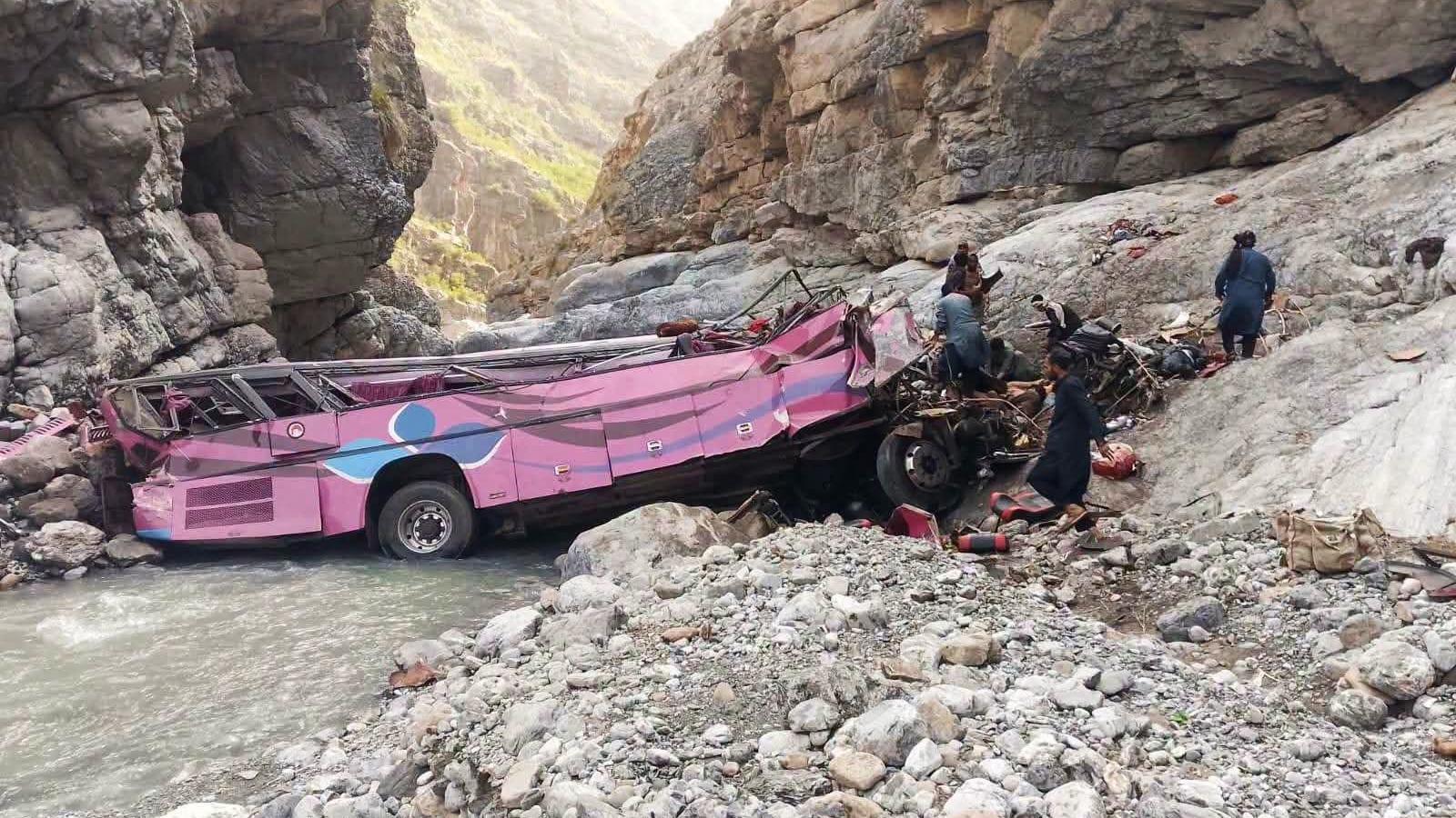 Tragedy on Pakistan’s Mountain Roads: Overcrowded Bus Falls into Ravine, 32 Dead