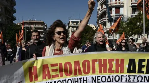 Greece Enacts Controversial Labour Law Permitting Longer Workdays