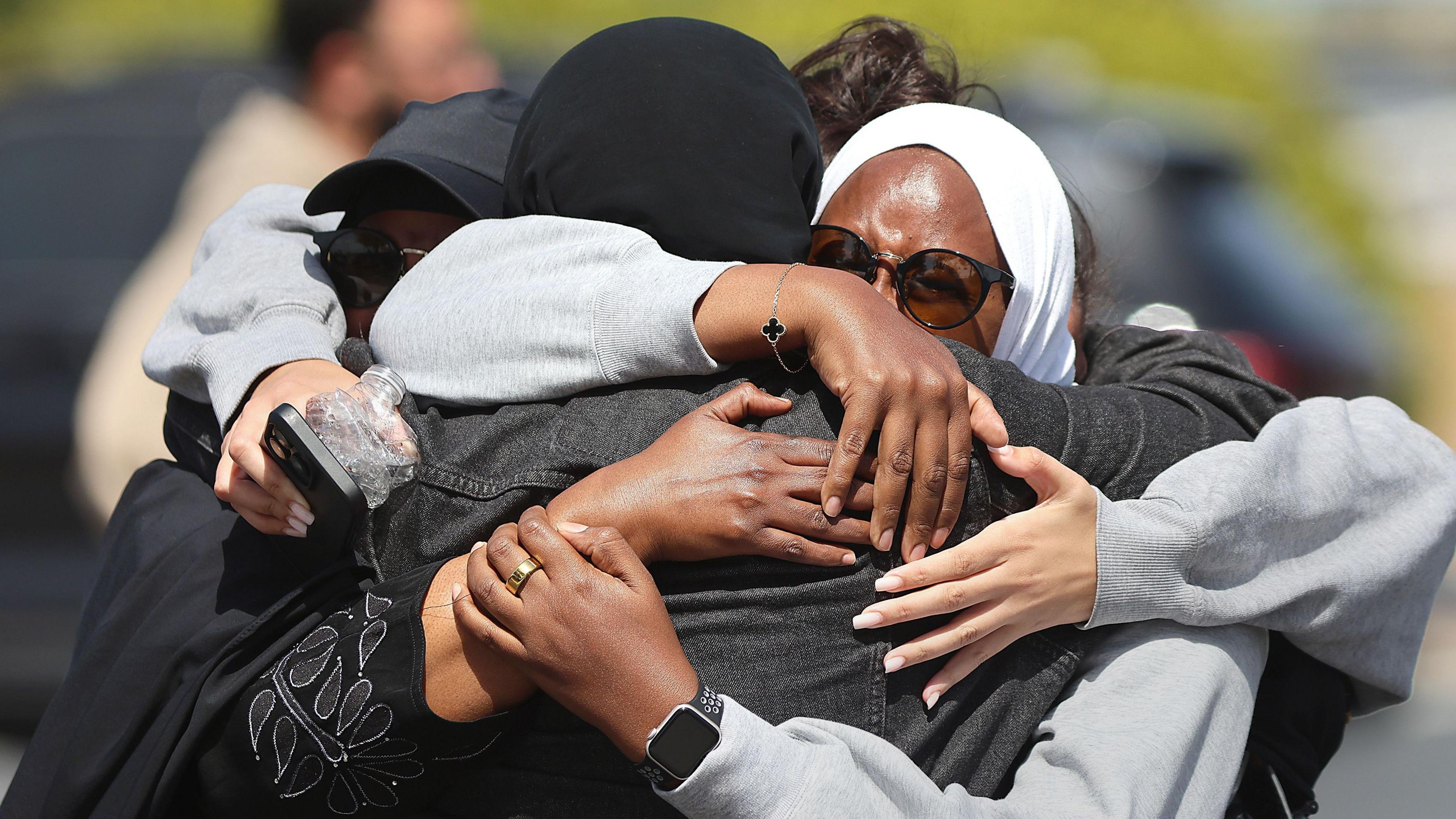 Teen Girl Charged in San Diego Mosque Attack After Livestreaming Deaths