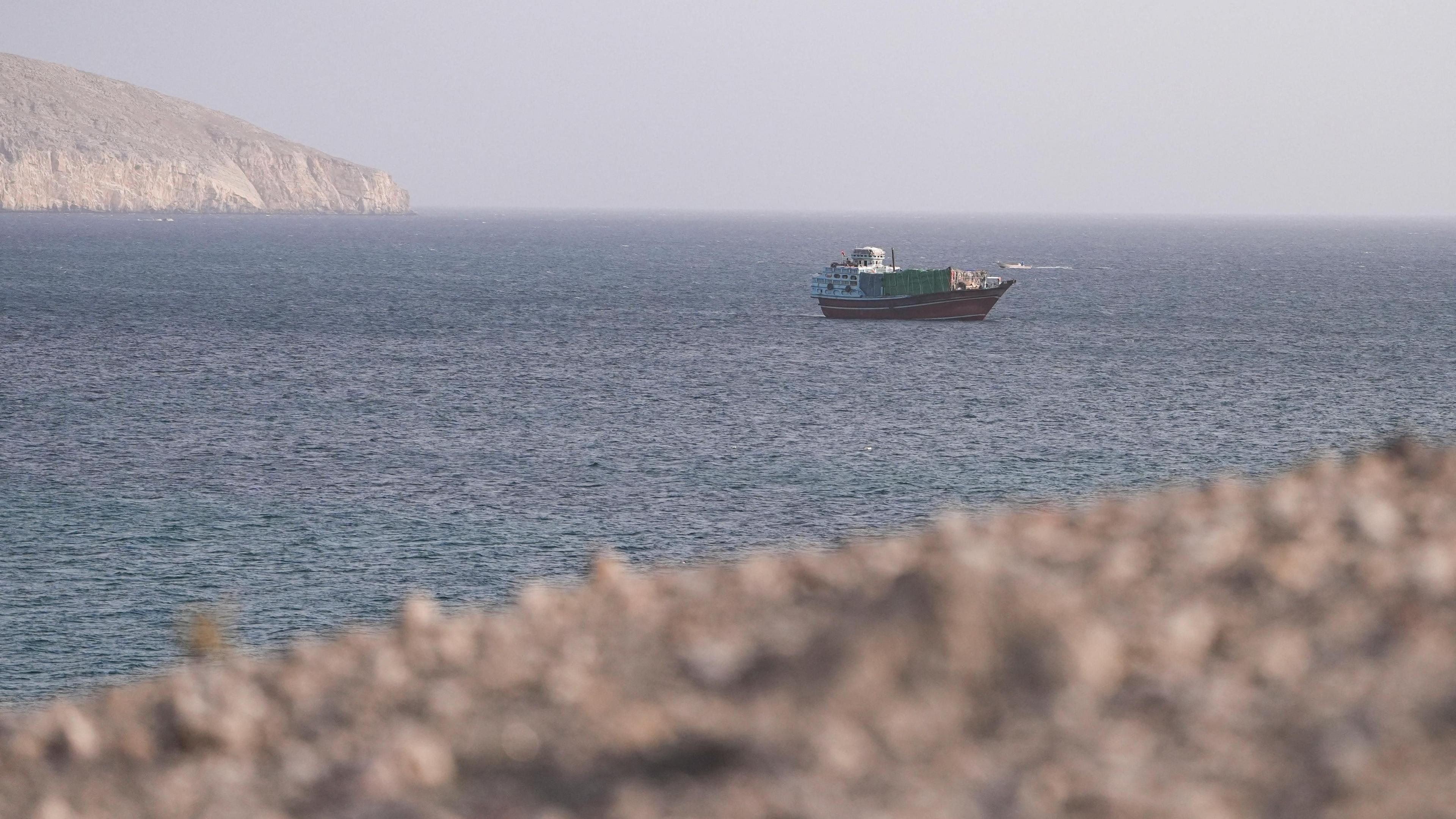 US Launches Sixth Night of Strikes on Iran Amid Strait of Hormuz Standoff