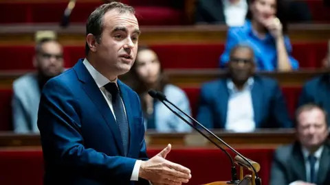 Sébastien Lecornu Secures Parliamentary Confidence Amidst Political Turbulence in France