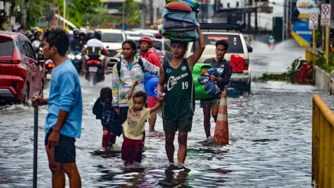 Typhoon Kalmaegi: Aftermath in the Philippines and Its Impending Path to Vietnam