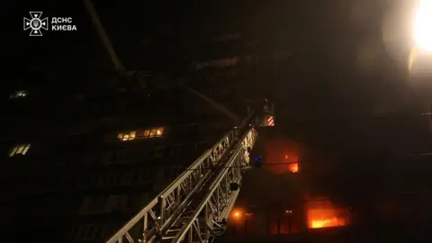 Escalating Attacks: Russian Strikes Leave Kyiv in Darkness