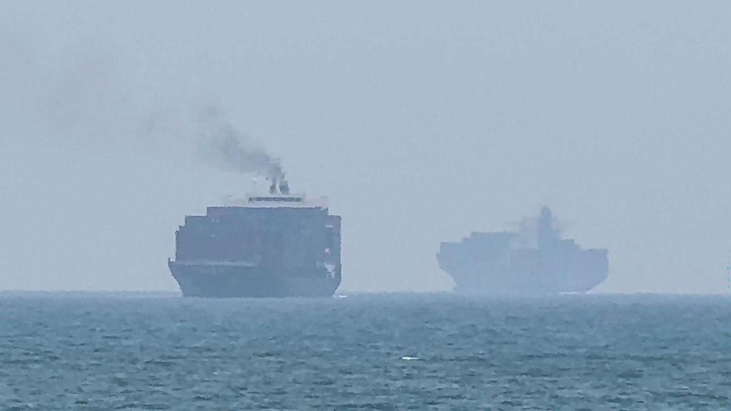 Oman reports progress in talks with Iran over Hormuz Strait, but Tehran remains cautious