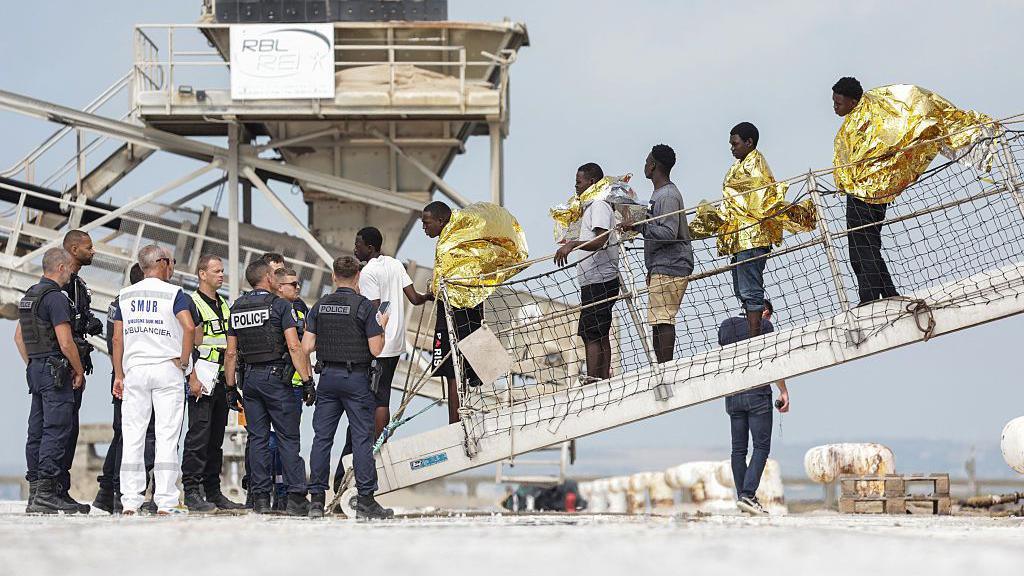 Boat Fire Forces Rescue of 173 Migrants in the English Channel