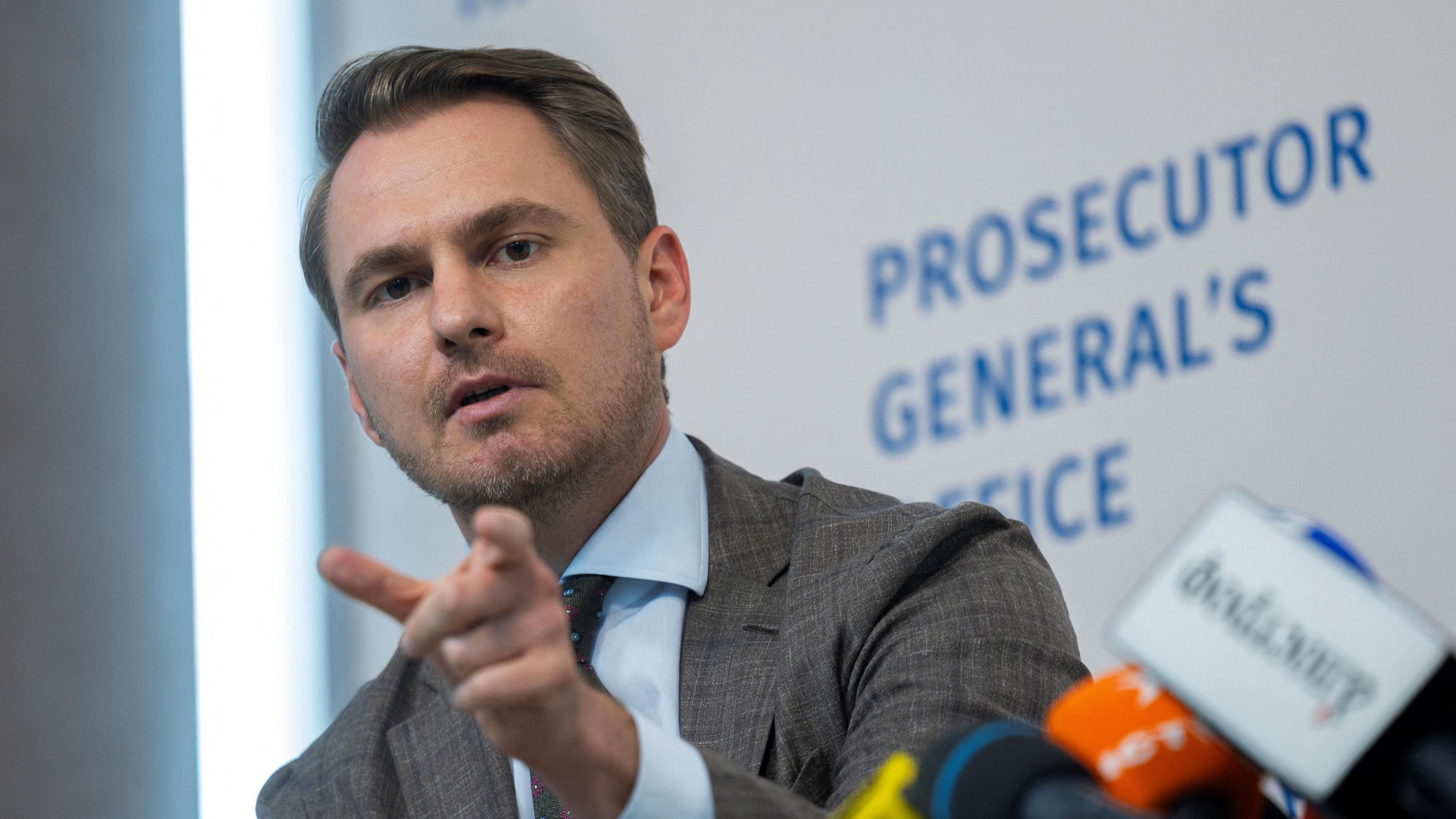 Ukraine's top prosecutor resigns amid call‑centre corruption allegations