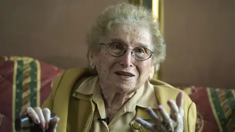 Rosa Roisinblit: Activist and Symbol of Resilience in Argentina's Human Rights Struggle Passes Away at 106
