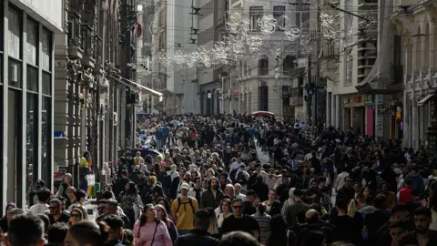 Turkey Thwarts Planned IS Attacks Ahead of New Year's Celebrations