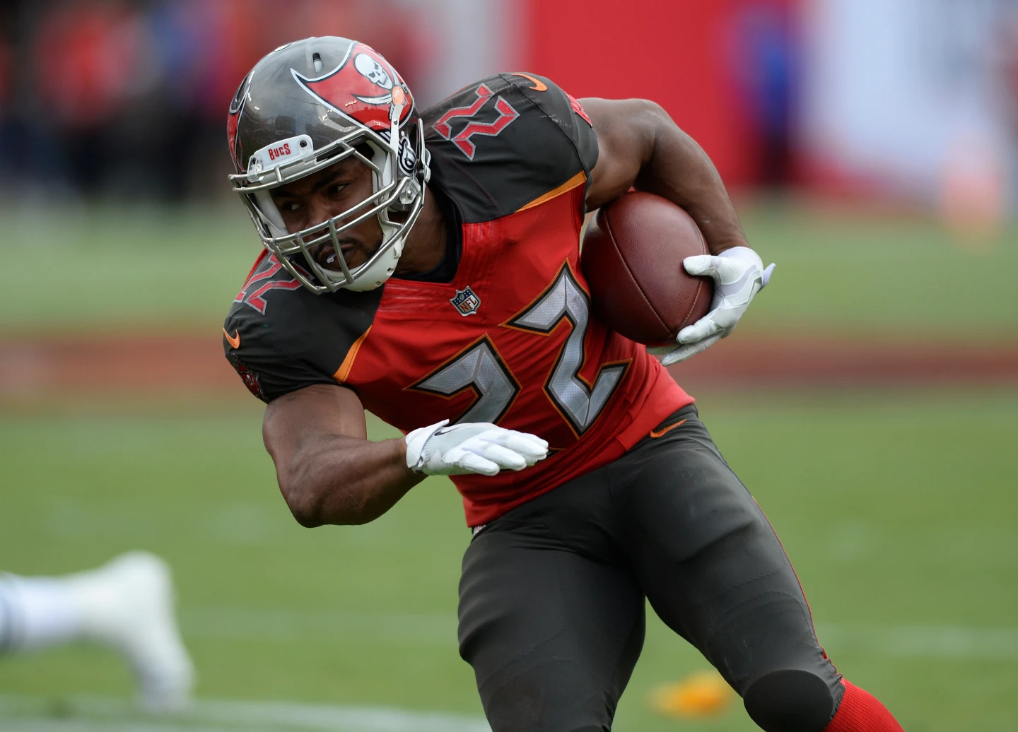 Tragic Death of NFL Star Doug Martin During Police Encounter