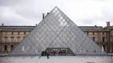 Water Intrusion Affects Hundreds of Books at the Louvre Museum