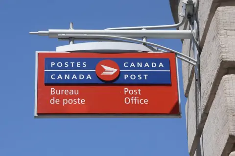 Canada Postal Workers Launch Nationwide Strike Amid Reform Controversy