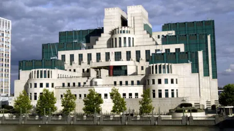 MI6 Unveils Dark Web Portal to Recruit Spies in Russia
