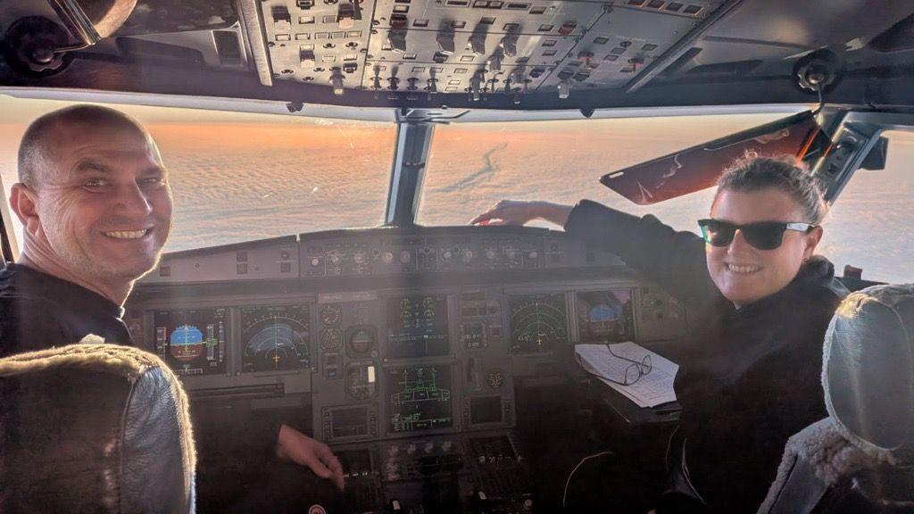 Midwinter Antarctic Rescue: Australian Aircraft Lands in Darkness to Evacuate U.S. Expedition Member