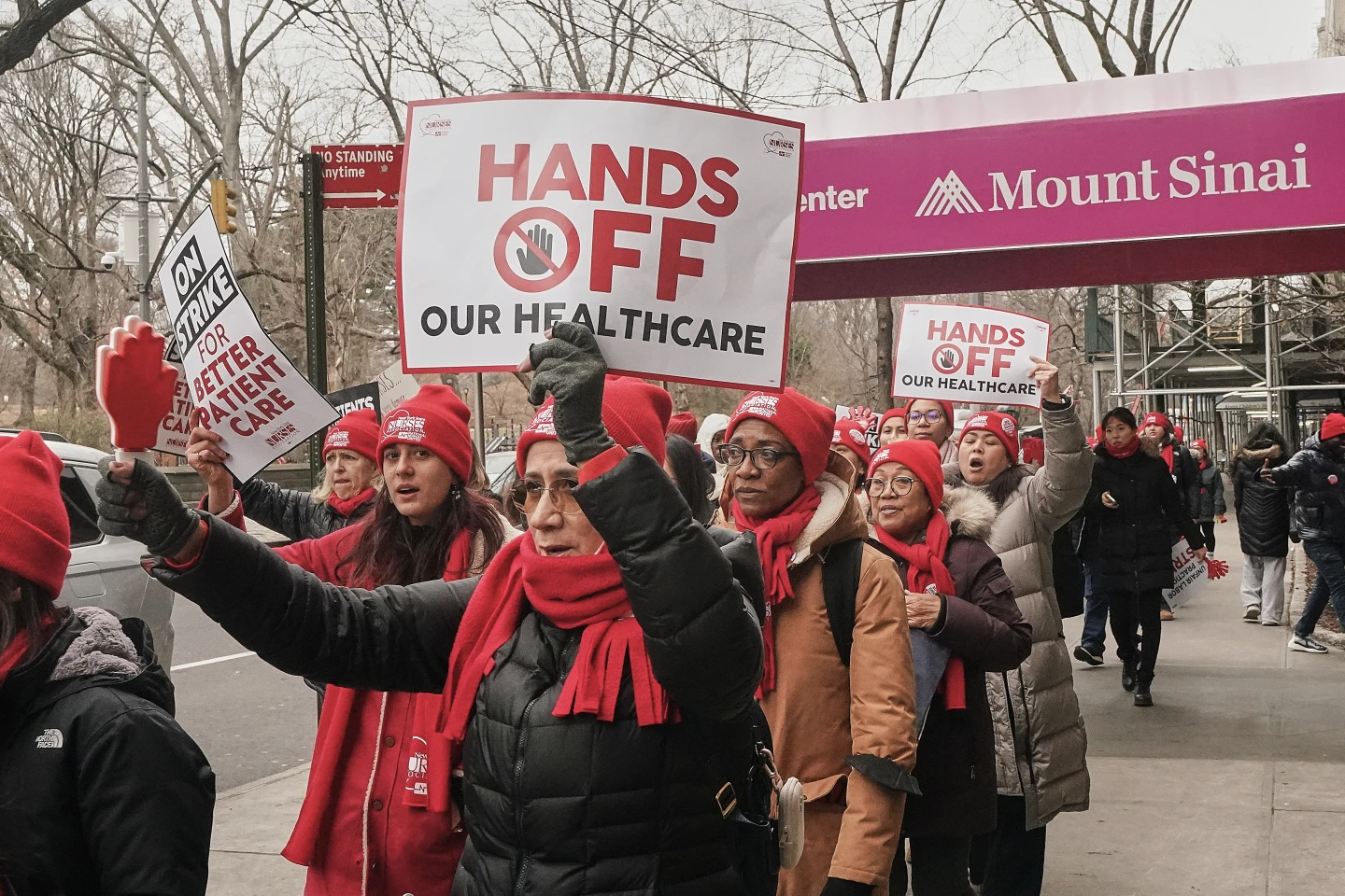New York Nurses Resume Contract Negotiations Amid Ongoing Strike