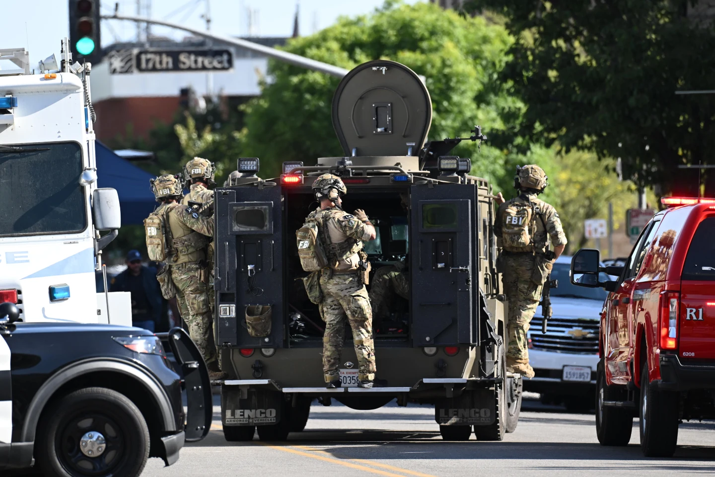 Bakersfield Police Negotiate Hostage Situation at Chase Bank